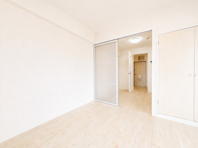 ◆気持ちの良い風が室内へ入り込む居室。家具を配置しても広々ご利用いただけます！！　