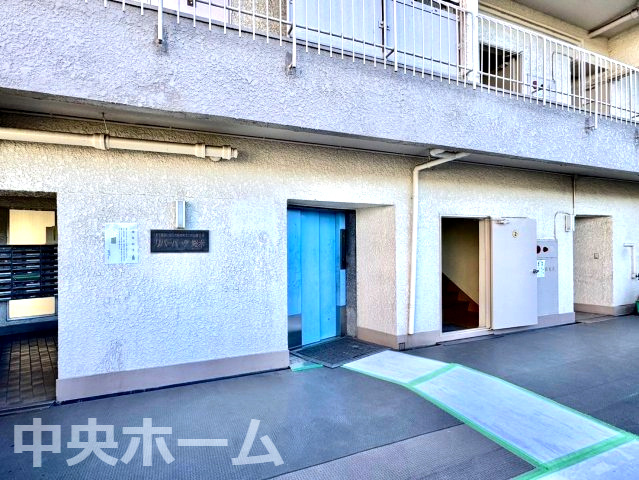 【エントランス】マンションのエントランスは、その物件の印象を決める、顔とも言える場所です。毎日通る場所ですからきれいなのが一番です。