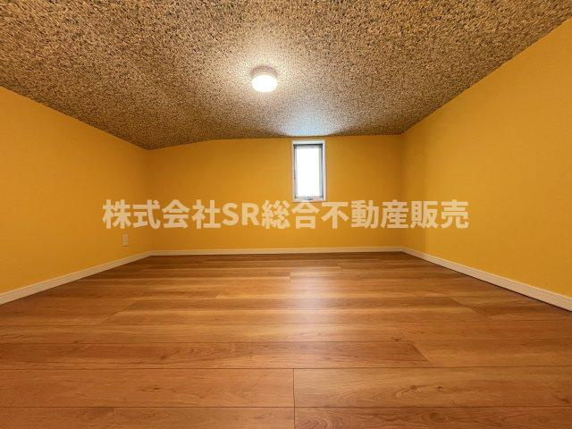 ロフトです。お子様の遊び場、物置にお使いいただけます♪