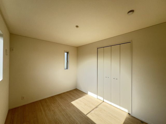 使い勝手のいい洋室です