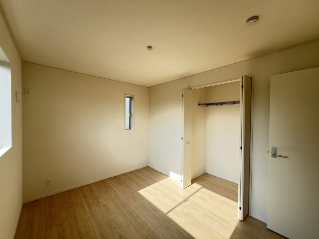 使い勝手のいい洋室です