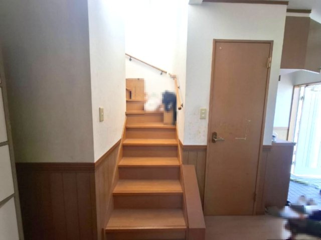 階段も明るいですね！