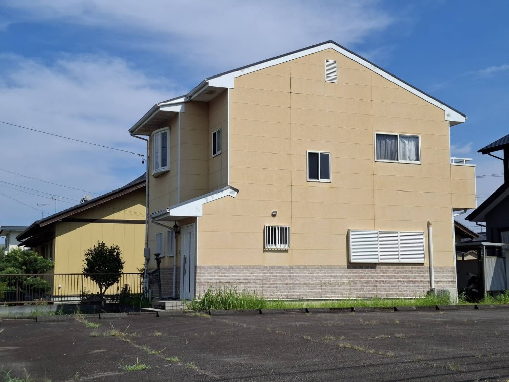 建物西側は現在駐車場で、通風、採光ともに良好です！