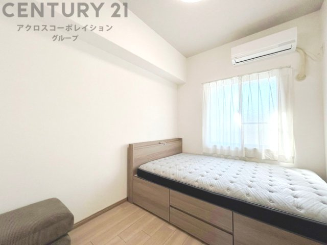 寝室…リラックスできるプライベート空間で、快適な睡眠をサポート。個人の好みに合わせたインテリアや寝具で心地良さを追求。プライベートな時間を過ごし、リフレッシュする場所におすすめです。