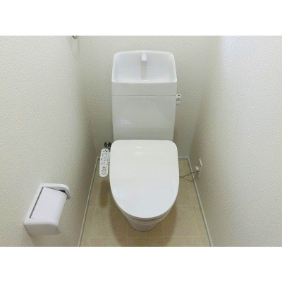 快適性を高めるウォシュレットトイレ付き☆
