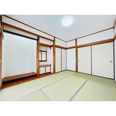 床の間付きの情緒漂う和室♪
