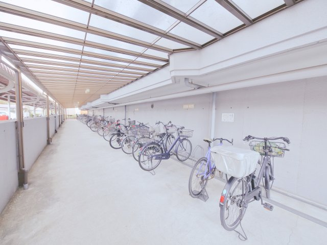 ■【Common　area　-　bicycle　parking　lot】駐輪場になります。