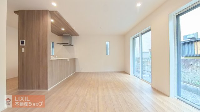 【リビングダイニング】現地完成写真。家族で過ごせるくつろぎの空間