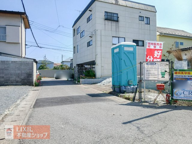 広々とした前面道路で見通し良好です♪