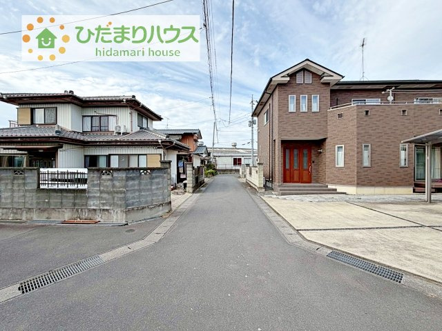 交通量の少ない道路で駐車もしやすいです♪