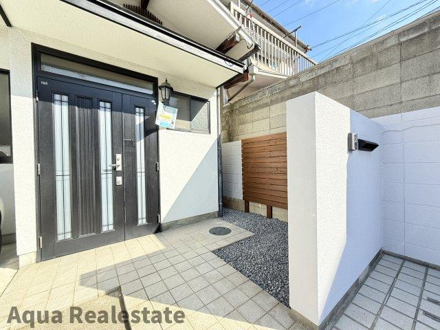 毎日通る玄関はこちらです