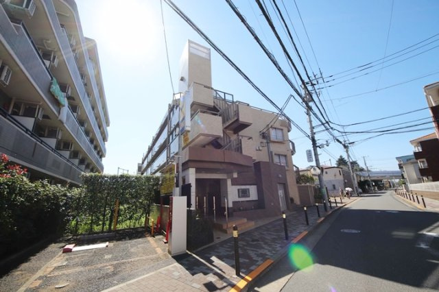 徒歩10分圏内に小学校・スーパー・ドラックストアなど