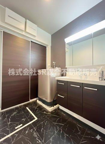 室内洗濯機置場もある脱衣場です