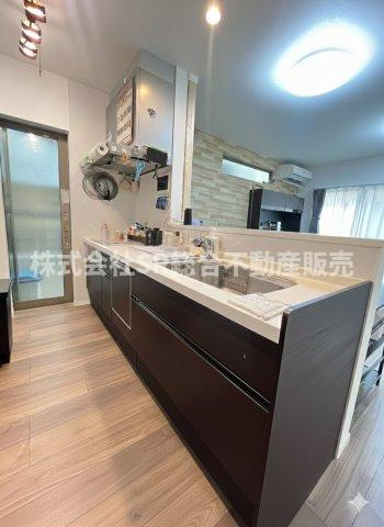 お掃除とお料理のしやすいIHコンロ、あると嬉しい食洗機も付いてます♪