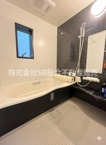 足を伸ばせる浴槽でゆったりと浸かれます！