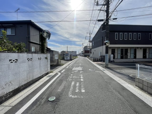 前面道路含む現地写真です