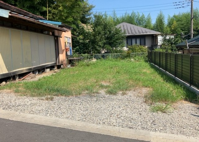 土地の形が極端に長細かったり、狭小地、あるいは道路との高低差がある傾斜地だった場合、後々売ろうとしても買い手がつかない場合もあります。後々、売却することになった時に価値の下がらない土地を選びましょう。