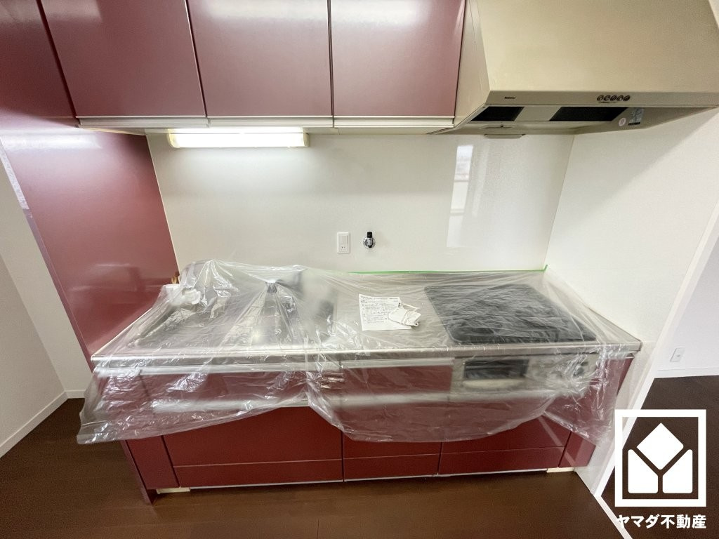 家族のごはん作りがはかどる。同時調理ができる3口コンロ付き。