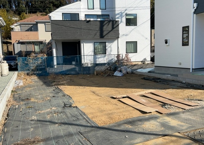 土地を買う際、住む地域の自治体や福祉の補助制度にも注目してみましょう。子供や老人の医療補助やゴミ出しのルールなど、自治体によってルールに大きな違いがあるため、暮らしやすい土地で判断するとよいでしょう。