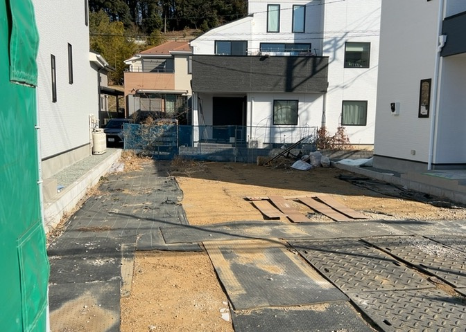 家を建てる前提で土地を探している場合、地盤の丈夫さは譲れない条件の一つです。地盤が脆弱だと追加工事が必要となります。また、過去に地盤沈下や液状化現象を起こした土地は、できるだけ避けた方がいいでしょう。