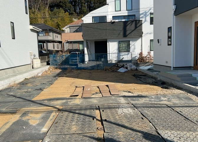 人が暮らすうえで日光は大切な要素となります。日当たりの良さは譲れないポイントですね。併せて近くに大きな建築物の建築予定がないか、あるいはそれが可能な土地が近くにないか事前に確認することもお勧めします。