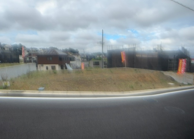 物件の詳細については、現地を見てわかること以外に、役所や法務局などで調べないとわからないことがあります。そのため、現地に行く場合は、もしこの物件を買ったらどのような生活ができるかをイメージしましょう。