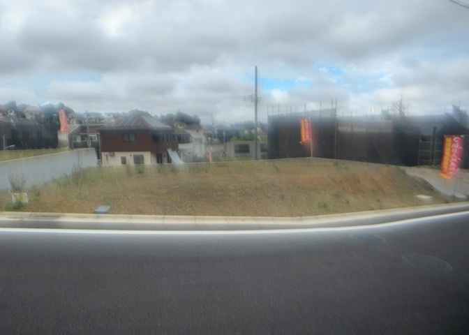 家を建てる前提で土地を探している場合、地盤の丈夫さは譲れない条件の一つです。地盤が脆弱だと追加工事が必要となります。また、過去に地盤沈下や液状化現象を起こした土地は、できるだけ避けた方がいいでしょう。