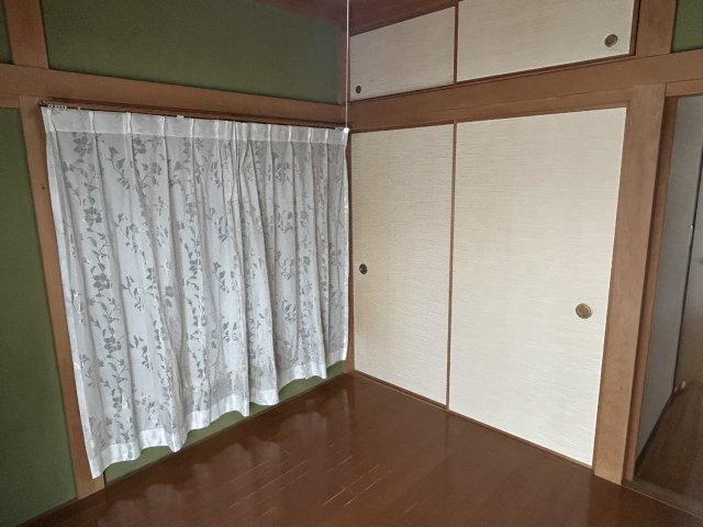 1階洋室4.5帖の写真です。書斎はもちろん納戸としても使えます。