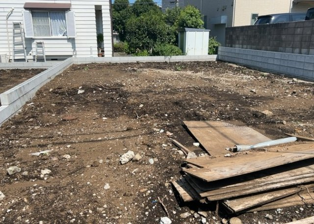 土地を買う際、住む地域の自治体や福祉の補助制度にも注目してみましょう。子供や老人の医療補助やゴミ出しのルールなど、自治体によってルールに大きな違いがあるため、暮らしやすい土地で判断するとよいでしょう。