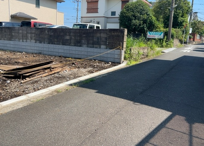 物件の詳細については、現地を見てわかること以外に、役所や法務局などで調べないとわからないことがあります。そのため、現地に行く場合は、もしこの物件を買ったらどのような生活ができるかをイメージしましょう。