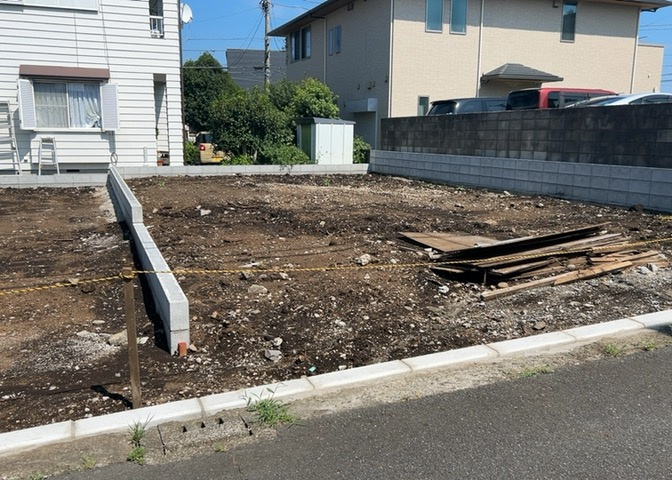 隣家の土地はどうなっているのか、生活利便施設が近くにあるのか、学校まで近いかなど、お客様のライフスタイルにあわせたイメージが重要です。また、近くにあると困る施設が近くにないかも確認するといいでしょう。