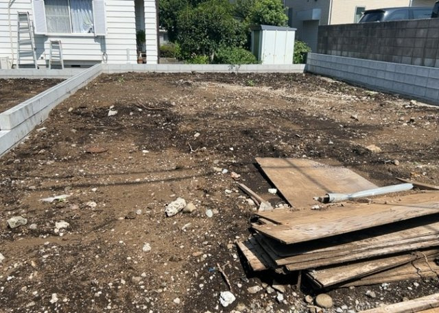 家を建てる前提で土地を探している場合、地盤の丈夫さは譲れない条件の一つです。地盤が脆弱だと追加工事が必要となります。また、過去に地盤沈下や液状化現象を起こした土地は、できるだけ避けた方がいいでしょう。