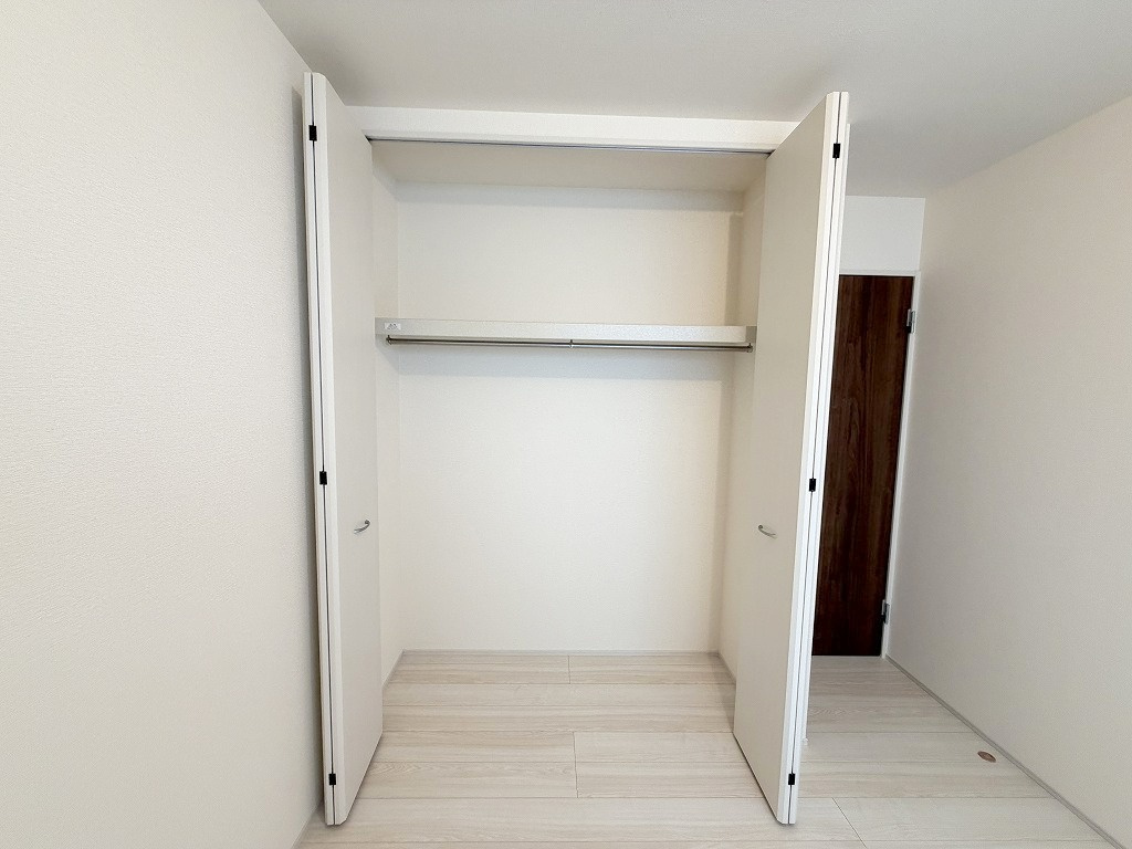 各居室にクローゼット付きでお部屋がスッキリ片付きます