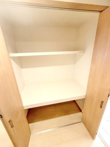 1階廊下収納