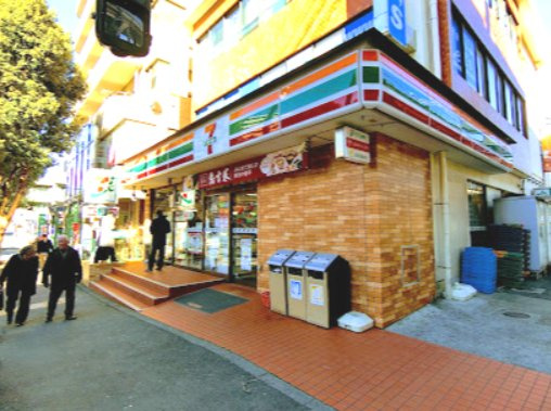 セブンイレブン多摩センター駅前店まで徒歩6分