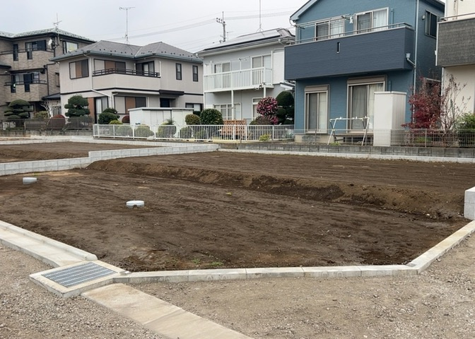 土地を買う際、住む地域の自治体や福祉の補助制度にも注目してみましょう。子供や老人の医療補助やゴミ出しのルールなど、自治体によってルールに大きな違いがあるため、暮らしやすい土地で判断するとよいでしょう。