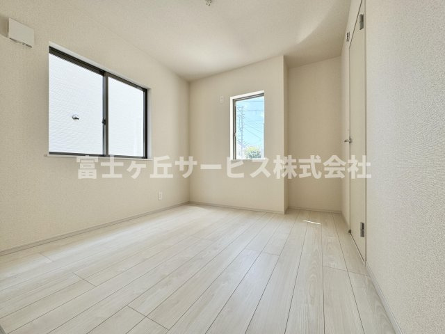 リビングの奥にある洋室です