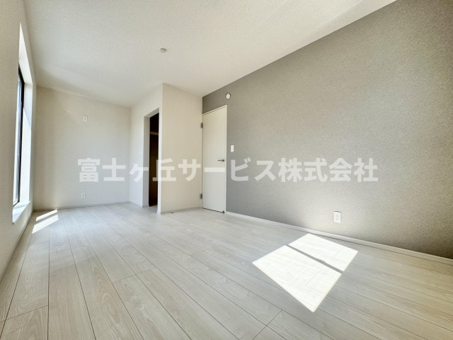 落ち着いて過ごせる寝室です