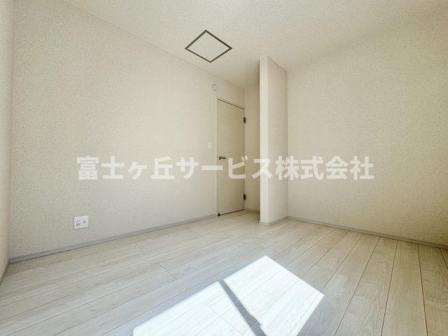 子供部屋としても使える洋室です