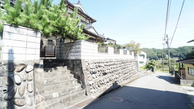 ◎南東向き角地、100坪超の広い敷地の6ＤＫ戸建て　日当たり眺めも良好、メンテナンス、清掃が行き届いてリフォーム無しですぐに住めます