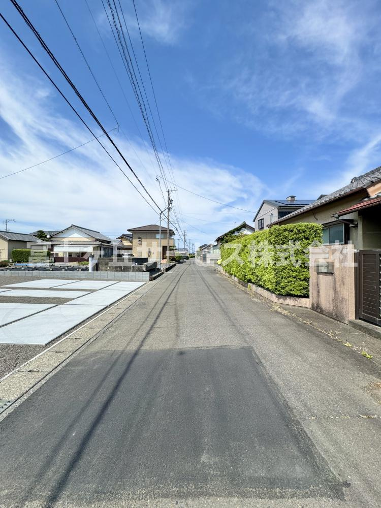 前面道路含む現地写真です