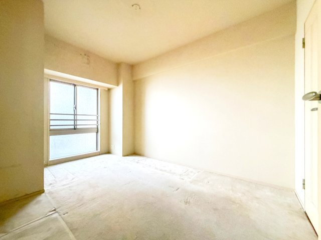 【洋室約6.6帖】　プレーンな空間を自分のスタイルに染める。いつまでも快適に暮せる住まいへ。