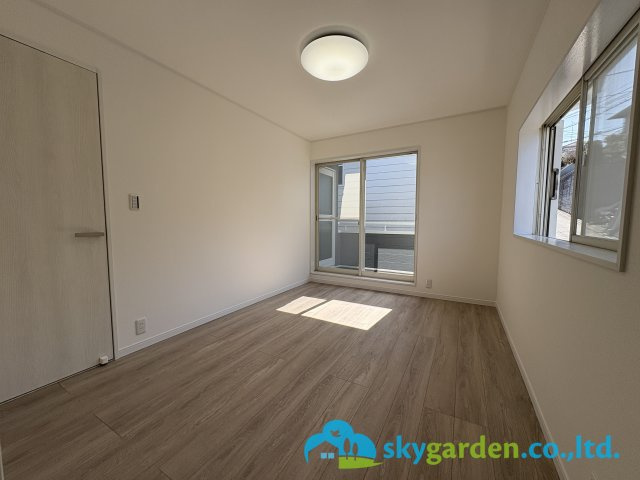 使い勝手のいい洋室です