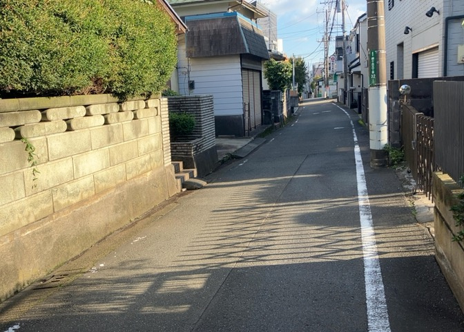 隣家の土地はどうなっているのか、生活利便施設が近くにあるのか、学校まで近いかなど、お客様のライフスタイルにあわせたイメージが重要です。また、近くにあると困る施設が近くにないかも確認するといいでしょう。