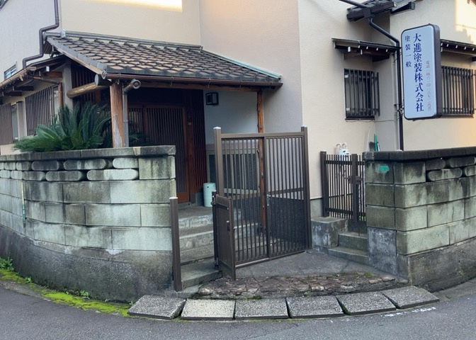 人が暮らすうえで日光は大切な要素となります。日当たりの良さは譲れないポイントですね。併せて近くに大きな建築物の建築予定がないか、あるいはそれが可能な土地が近くにないか事前に確認することもお勧めします。