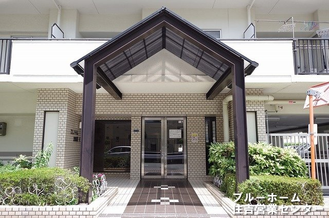 重厚感のあるエントランスです！