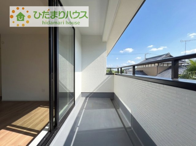 広々としたバルコニー。お洗濯物もぜーんぶ干せちゃいます！！