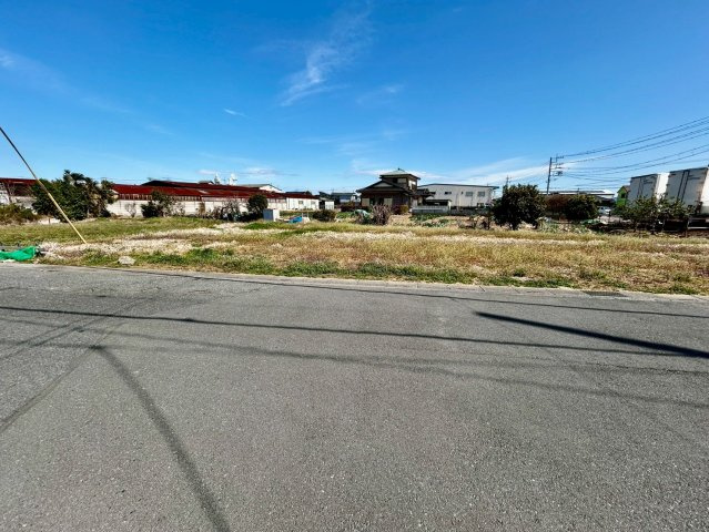 敷地約79坪・前面道路6ｍで車庫入れスムーズ！自由設計で夢のマイホームはいかがでしょうか！建築条件なし・お好きなハウスメーカーで建築可能です！
