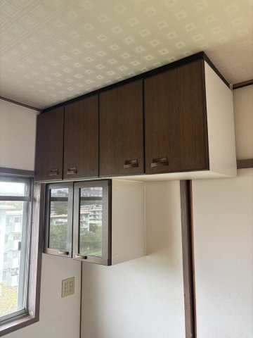 ・台所には吊り戸棚もあり収納豊富です
