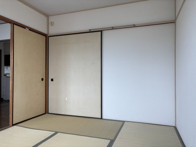 ・居間の隣室の和室6帖です　来客や子供用のスペースとして活躍します